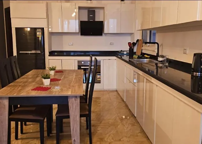 Sea View , 3 Bedrooms , Center 09 * Hurghada